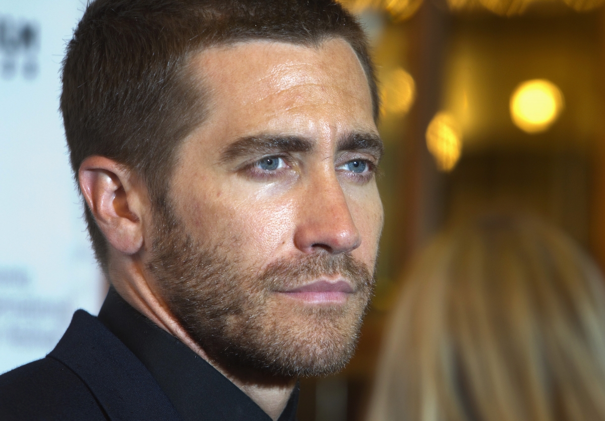 suavecitapomade on Tumblr: Jake Gyllenhaal always has the best hair to go  with that face. Go for a looser look using the @Suavecitopomade  Brilliantcreme...